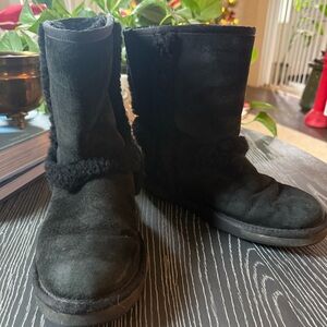 UGG Australia Carter Black Water Resistant Suede Sheep-wool Boots, US Sz 8